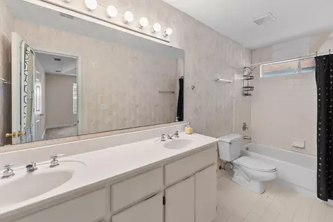 Bath - 188 Wright Cir, Niceville, FL 32578 photo 1 of 3