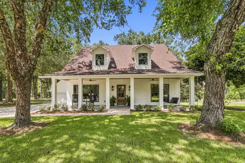 260 Wits End Ln, Defuniak Springs, FL 32435