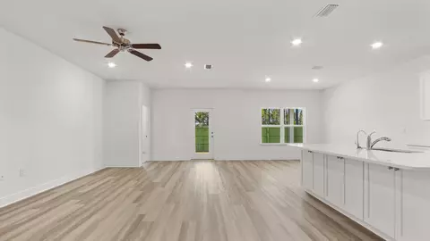 Living - 174 Eagle Owl Dr, Freeport, FL 32439 photo 1 of 2