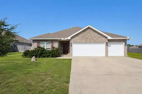 Exterior - 1110 Shoal River Dr, Crestview, FL 32539 photo 2 of 4