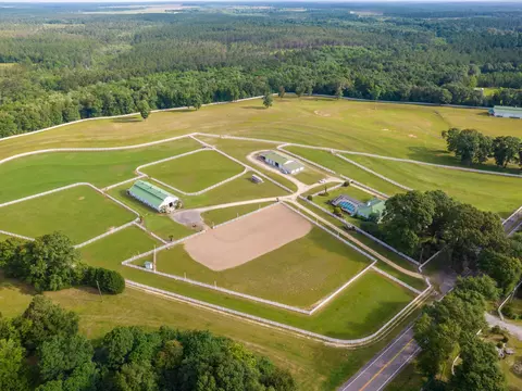 5676 W State Highway 2, Defuniak Springs, FL 32433