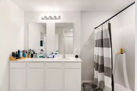 Bath - 2641 Saltgrass Way, Crestview, FL 32536 photo 3 of 3