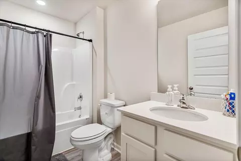 Bath - 2641 Saltgrass Way, Crestview, FL 32536 photo 1 of 3
