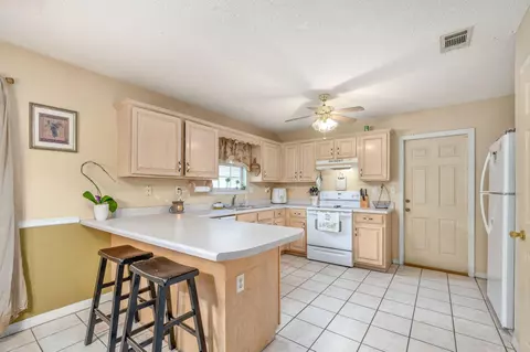 Kitchen - 6139 Old Hickory Rd, Crestview, FL 32539 photo 2 of 3