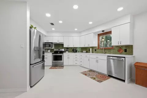Kitchen - 5845 White Oak Dr, Crestview, FL 32539 photo 1 of 6