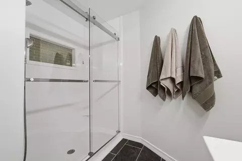 Bath - 5845 White Oak Dr, Crestview, FL 32539 photo 3 of 6