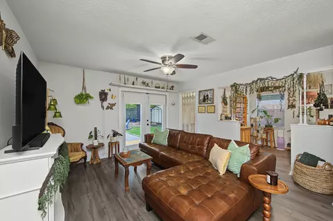 Living - 5361 Opportunity Dr, Crestview, FL 32539 photo 2 of 2