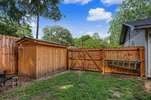Exterior - 5361 Opportunity Dr, Crestview, FL 32539 photo 7 of 16