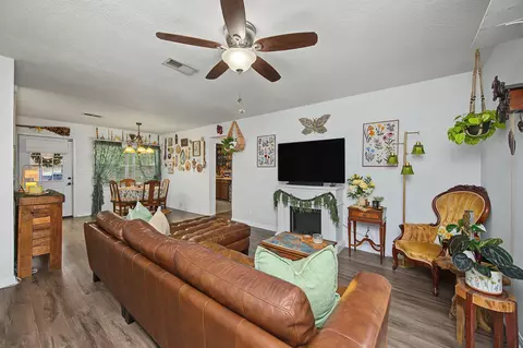 Living - 5361 Opportunity Dr, Crestview, FL 32539 photo 1 of 2