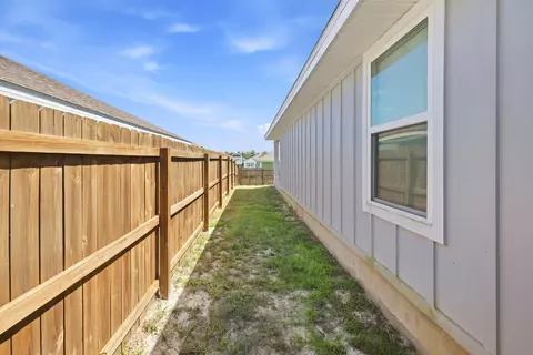 Exterior - 211 Laurel Hill St, Crestview, FL 32539 photo 6 of 14