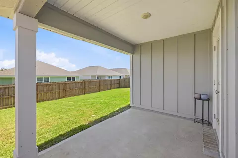 Exterior - 211 Laurel Hill St, Crestview, FL 32539 photo 12 of 14