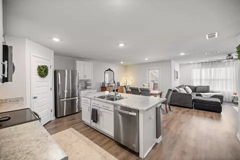 Kitchen - 211 Laurel Hill St, Crestview, FL 32539 photo 6 of 7