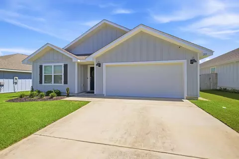 Exterior - 211 Laurel Hill St, Crestview, FL 32539 photo 5 of 14