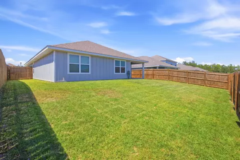 Exterior - 211 Laurel Hill St, Crestview, FL 32539 photo 9 of 14