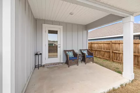 Exterior - 211 Laurel Hill St, Crestview, FL 32539 photo 5 of 11