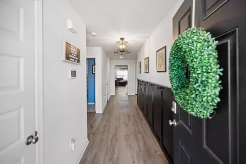 Entry Way - 211 Laurel Hill St, Crestview, FL 32539 photo 1 of 9