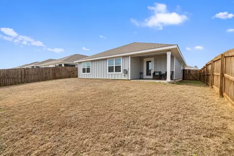 Exterior - 211 Laurel Hill St, Crestview, FL 32539 photo 8 of 11