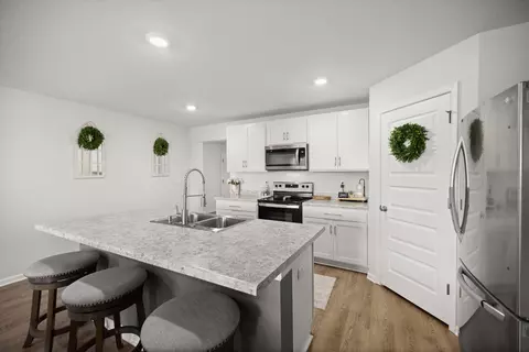 Kitchen - 211 Laurel Hill St, Crestview, FL 32539 photo 1 of 7