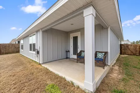 Exterior - 211 Laurel Hill St, Crestview, FL 32539 photo 7 of 11