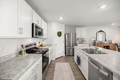 Kitchen - 211 Laurel Hill St, Crestview, FL 32539 photo 4 of 7