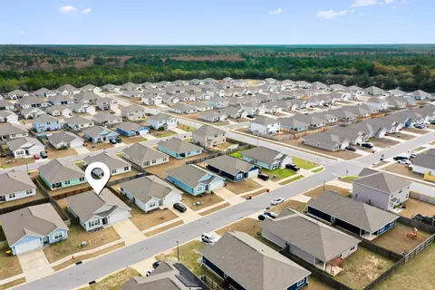 View/Area - 211 Laurel Hill St, Crestview, FL 32539 photo 3 of 7
