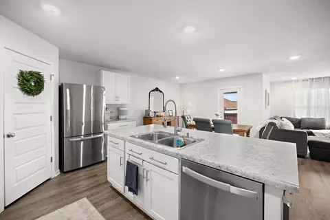 Kitchen - 211 Laurel Hill St, Crestview, FL 32539 photo 5 of 7