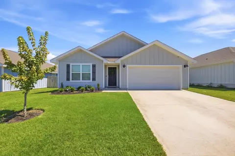 Exterior - 211 Laurel Hill St, Crestview, FL 32539 photo 2 of 14
