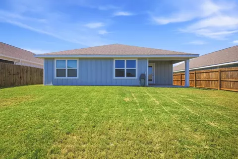 Exterior - 211 Laurel Hill St, Crestview, FL 32539 photo 8 of 14