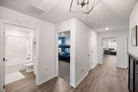 Entry Way - 211 Laurel Hill St, Crestview, FL 32539 photo 2 of 9