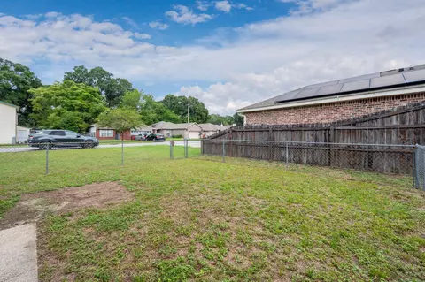 Exterior - 1702 E 1st Ave, Crestview, FL 32539 photo 6 of 6
