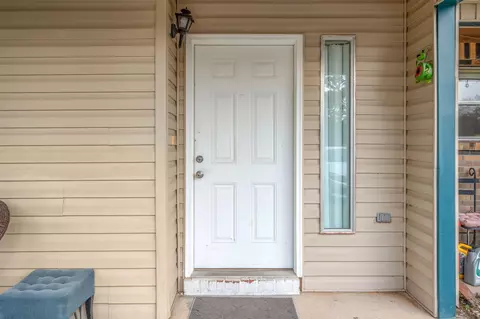 Entry Way - 1702 E 1st Ave, Crestview, FL 32539 photo 1 of 2