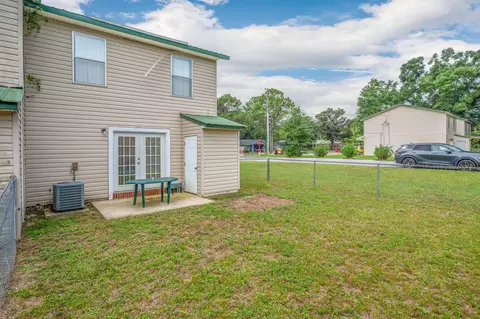 Exterior - 1702 E 1st Ave, Crestview, FL 32539 photo 5 of 6