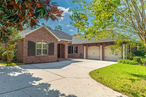 300 Grove Park Dr, Niceville, FL 32578