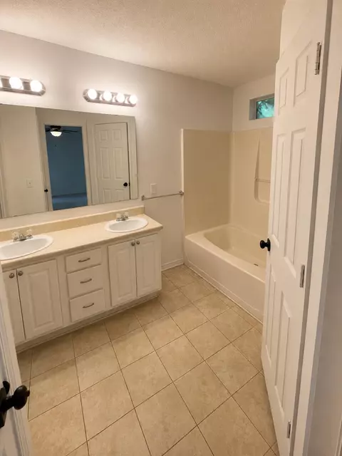 Bath - 130 Sandstone Trl, Crestview, FL 32539 photo 1 of 2