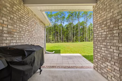 Exterior - 94 S Bentgrass Rd, Freeport, FL 32439 photo 5 of 8