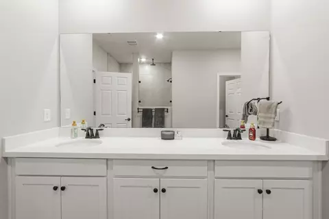 Bath - 94 S Bentgrass Rd, Freeport, FL 32439 photo 1 of 8