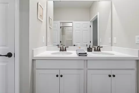 Bath - 94 S Bentgrass Rd, Freeport, FL 32439 photo 6 of 8