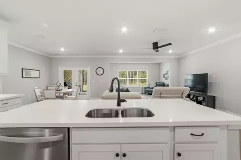Kitchen - 94 S Bentgrass Rd, Freeport, FL 32439 photo 3 of 7