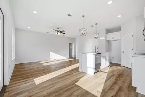 Living - 851 E Williams St, Crestview, FL 32539 photo 5 of 5