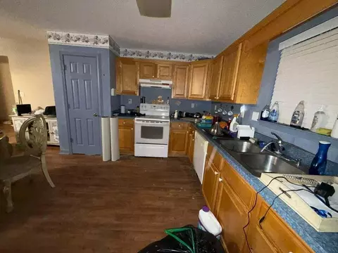 Kitchen - 6100 Barnes Rd, Crestview, FL 32536 photo 2 of 2