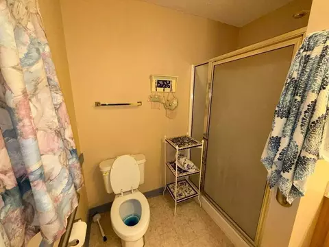 Bath - 6100 Barnes Rd, Crestview, FL 32536 photo 3 of 3
