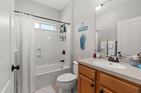 Bath - 239 Mango Ln, Freeport, FL 32439 photo 7 of 10