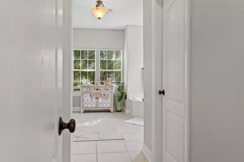 Entry Way - 239 Mango Ln, Freeport, FL 32439 photo 5 of 7