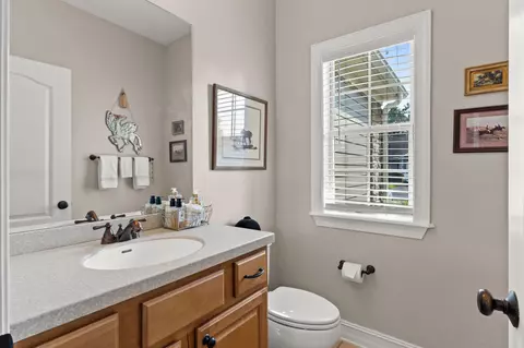 Bath - 239 Mango Ln, Freeport, FL 32439 photo 5 of 10