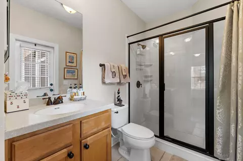 Bath - 239 Mango Ln, Freeport, FL 32439 photo 9 of 10