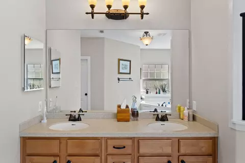 Bath - 239 Mango Ln, Freeport, FL 32439 photo 2 of 10