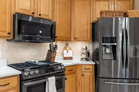 Kitchen - 239 Mango Ln, Freeport, FL 32439 photo 5 of 9