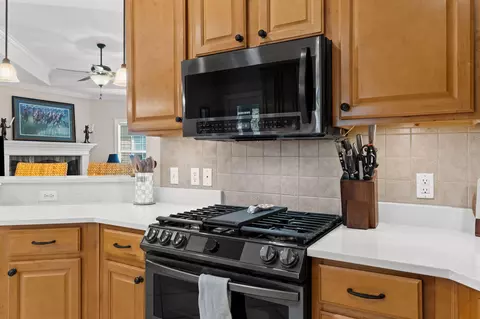 Kitchen - 239 Mango Ln, Freeport, FL 32439 photo 3 of 9