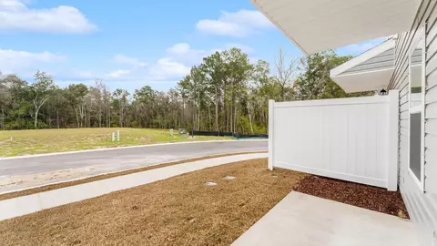 Exterior - 100 Stern St, Freeport, FL 32439 photo 2 of 5