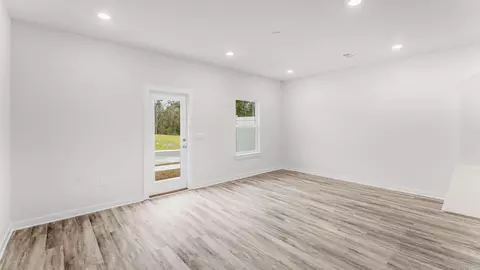 Living - 100 Stern St, Freeport, FL 32439 photo 2 of 3